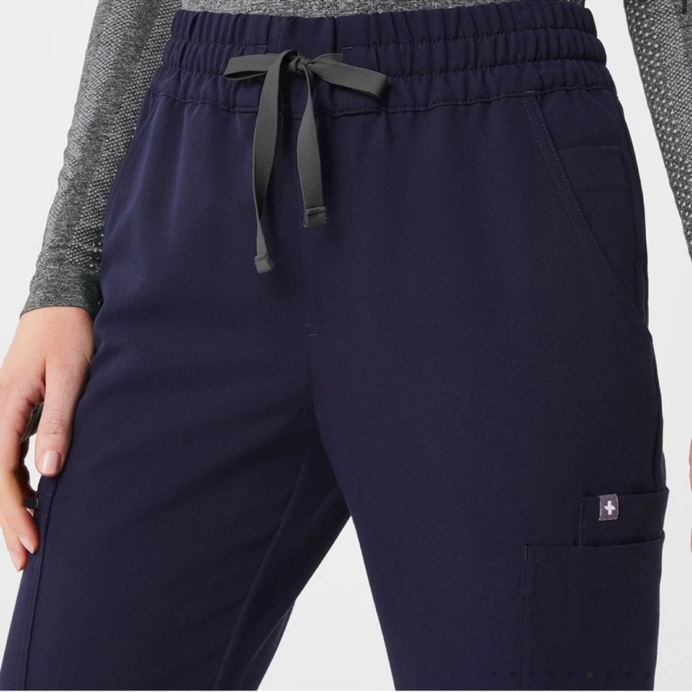 Figs Uman Relaxed Jogger Scrub Pants NWT - Picture 4 of 11
